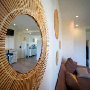 Air-conditioned Sleeps 4 To 6 Parking Appartement Marseille
